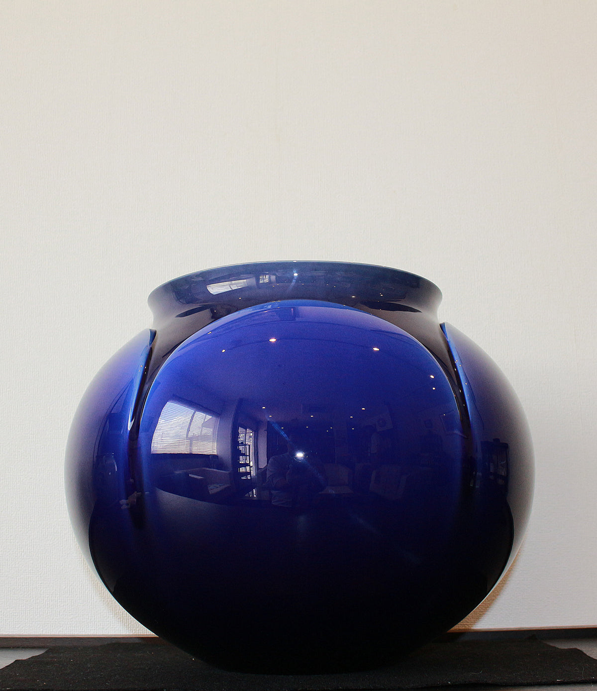 26322 Living National Treasure YASOKICHI TOKUDA III: Deep-Glaze Chiseled Vase (exhibited at "Close Up Japan: Japanese Porcelain Exhibition" in Sao Paulo)