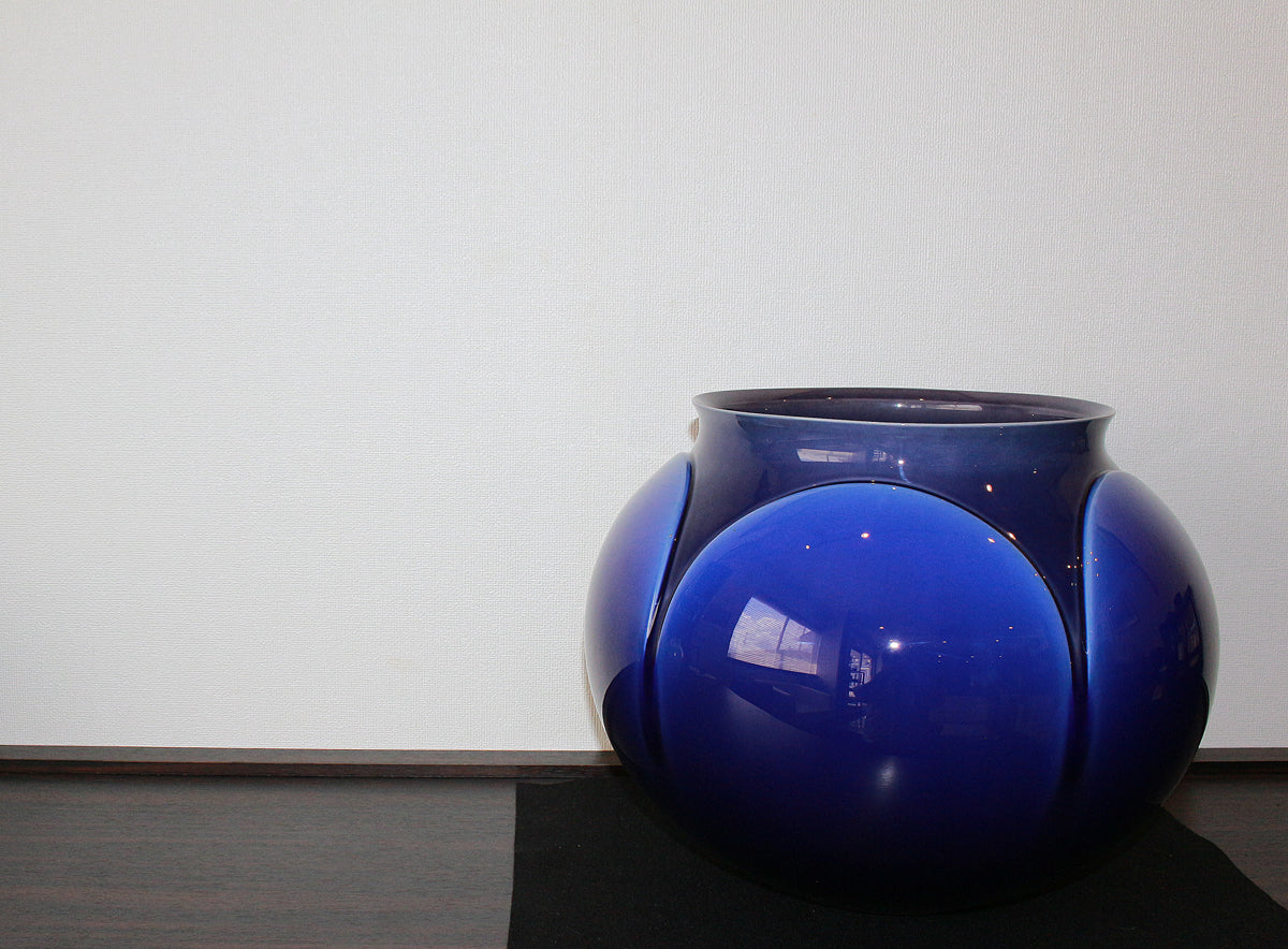 26322 Living National Treasure YASOKICHI TOKUDA III: Deep-Glaze Chiseled Vase (exhibited at "Close Up Japan: Japanese Porcelain Exhibition" in Sao Paulo)