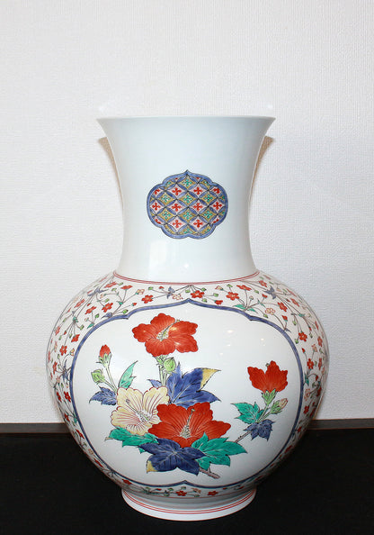 26325 Living National Treasure 14th Kakiemon Sakaida Nigoshide Sanpogire Kabun Vase
