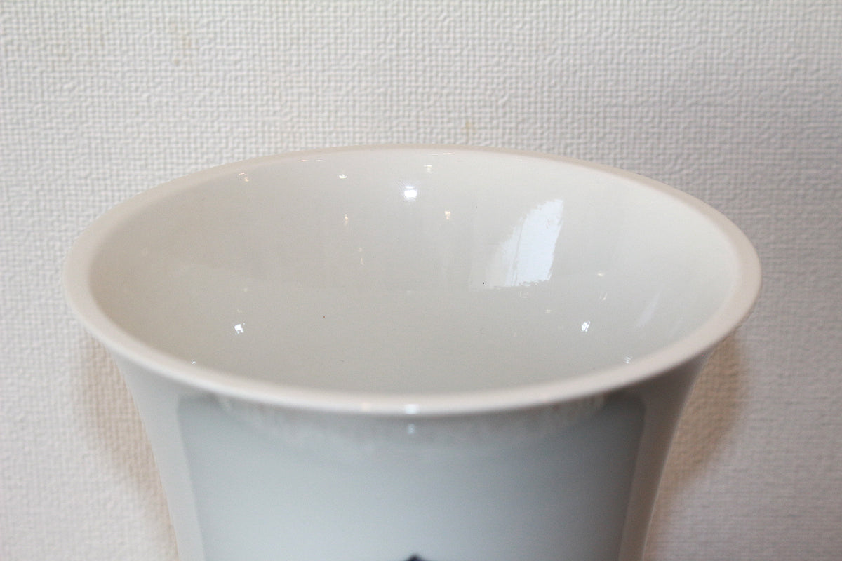 26325 Living National Treasure 14th Kakiemon Sakaida Nigoshide Sanpogire Kabun Vase
