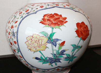 26325 Living National Treasure 14th Kakiemon Sakaida Nigoshide Sanpogire Kabun Vase