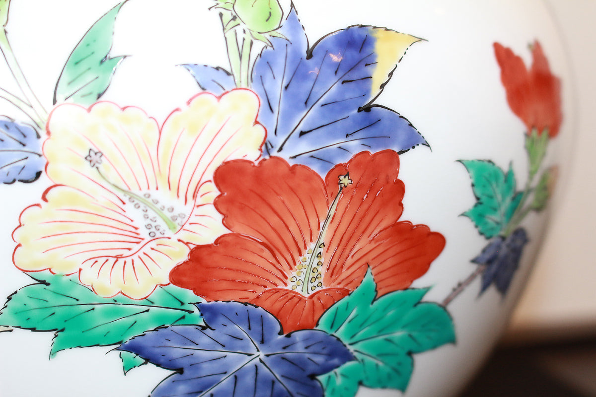 26325 Living National Treasure 14th Kakiemon Sakaida Nigoshide Sanpogire Kabun Vase