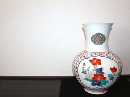 26325 Living National Treasure 14th Kakiemon Sakaida Nigoshide Sanpogire Kabun Vase