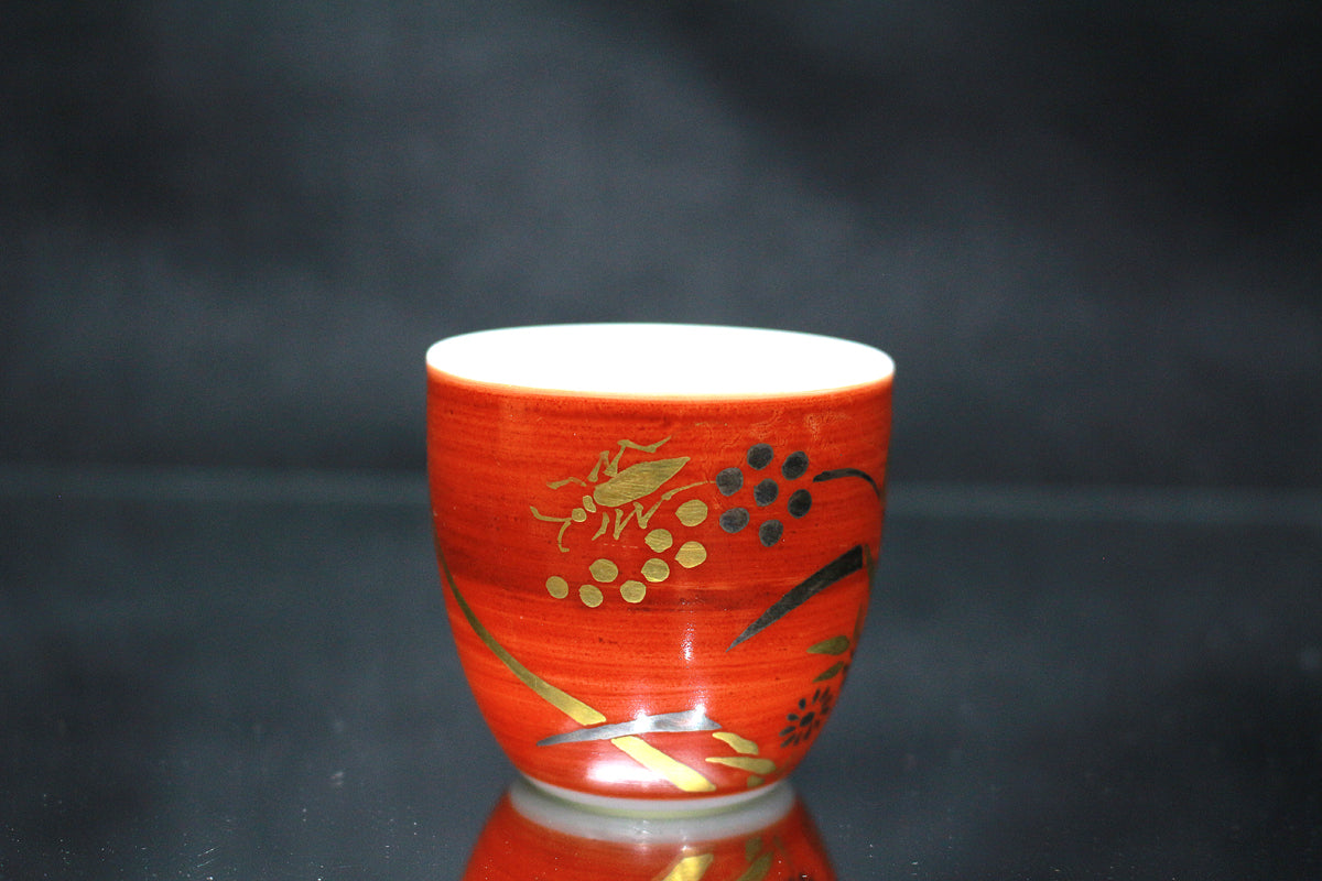 26360	１３代酒井田柿右衛門	  濁手赤濃菊花文ぐい呑     SAKAIDA Kakiemon