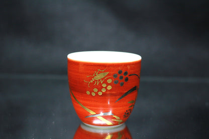 26360	１３代酒井田柿右衛門	  濁手赤濃菊花文ぐい呑     SAKAIDA Kakiemon