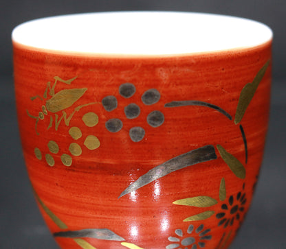 26360	１３代酒井田柿右衛門	  濁手赤濃菊花文ぐい呑     SAKAIDA Kakiemon