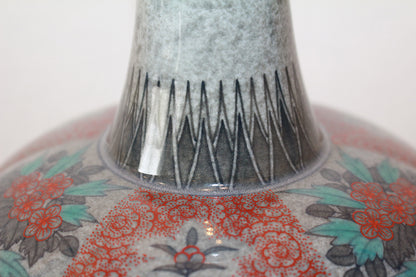 26366　人間国宝　１３代今泉今右衛門	色絵吹重ね草花文花瓶　IMAIZUMI　Imaemon