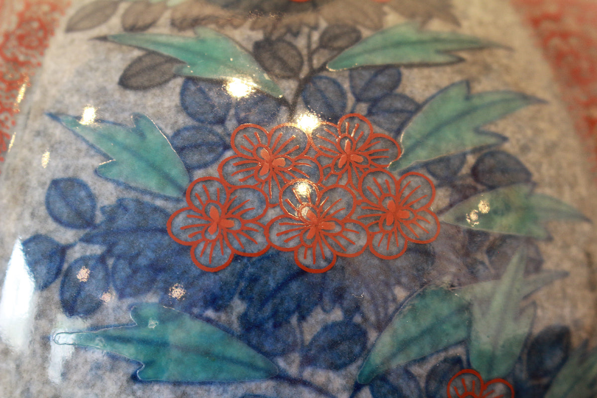 26366　人間国宝　１３代今泉今右衛門	色絵吹重ね草花文花瓶　IMAIZUMI　Imaemon