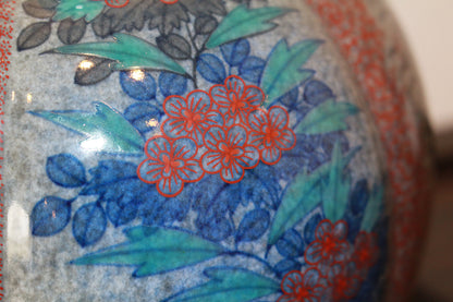 26366　人間国宝　１３代今泉今右衛門	色絵吹重ね草花文花瓶　IMAIZUMI　Imaemon