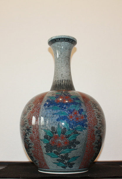 26366　人間国宝　１３代今泉今右衛門	色絵吹重ね草花文花瓶　IMAIZUMI　Imaemon