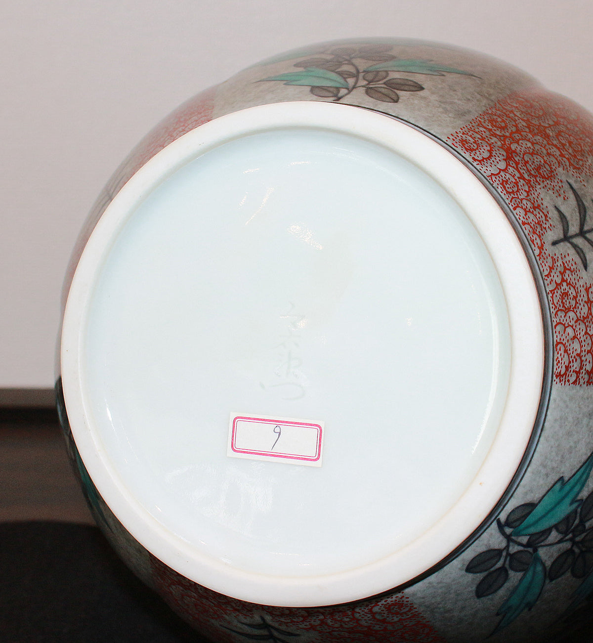 26366　人間国宝　１３代今泉今右衛門	色絵吹重ね草花文花瓶　IMAIZUMI　Imaemon