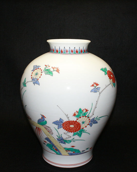 26370  人間国宝　１４代酒井田柿右衛門	錦菊鳥文花瓶　SAKAIDA Kakiemon