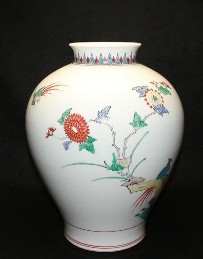 26370  人間国宝　１４代酒井田柿右衛門	錦菊鳥文花瓶　SAKAIDA Kakiemon