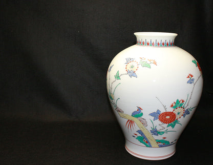 26370  人間国宝　１４代酒井田柿右衛門	錦菊鳥文花瓶　SAKAIDA Kakiemon