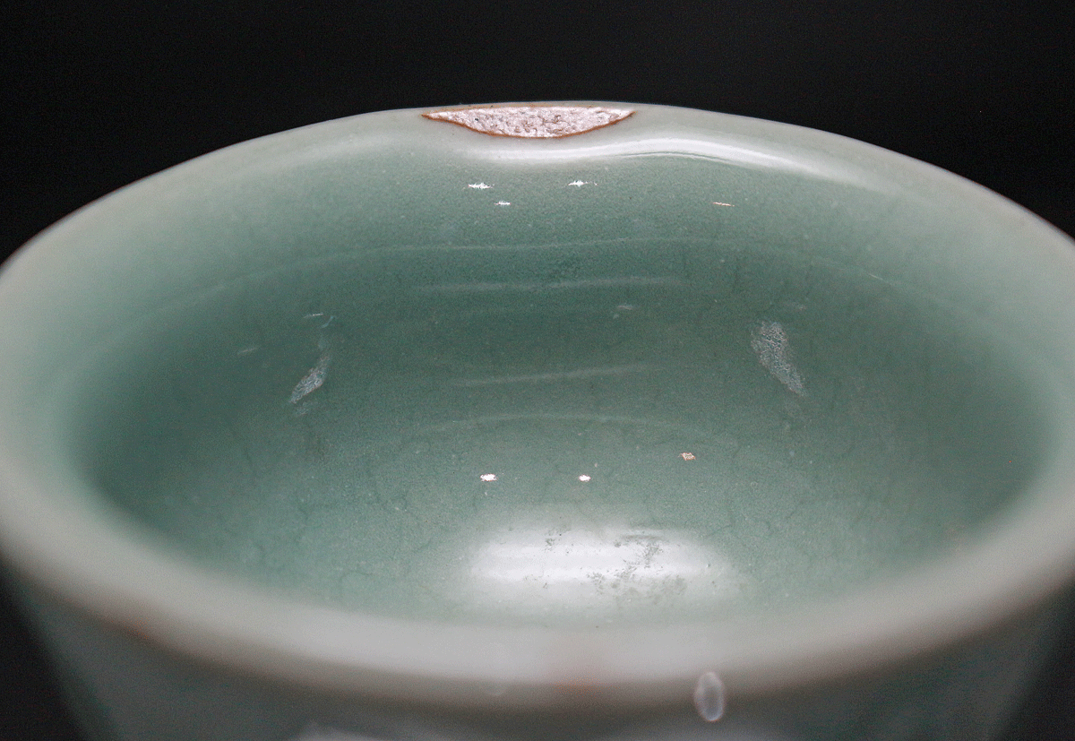 26385	河井寛次郎	青磁盃（鐘渓窯・敏孝識）　  KAWAI　Kanjiro