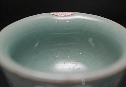 26385	河井寛次郎	青磁盃（鐘渓窯・敏孝識）　  KAWAI　Kanjiro