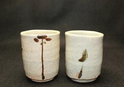 26374 Living National Treasure Shimizu Uichi - Pair of Iron-Decorated Teacups (2)