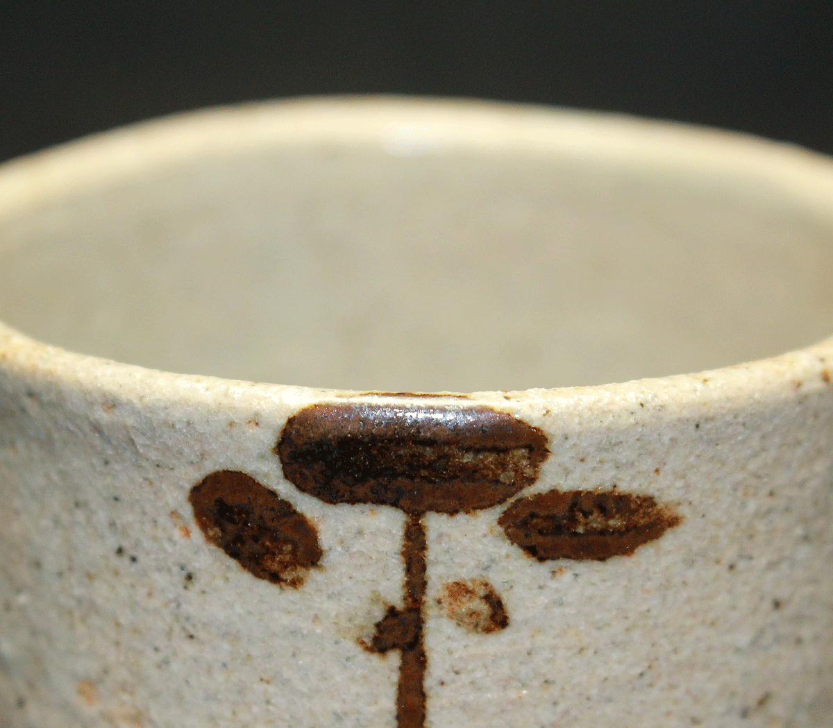 26374 Living National Treasure Shimizu Uichi - Pair of Iron-Decorated Teacups (2)