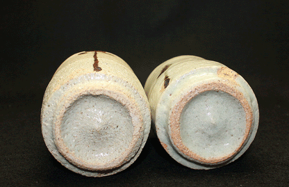 26374 Living National Treasure Shimizu Uichi - Pair of Iron-Decorated Teacups (2)