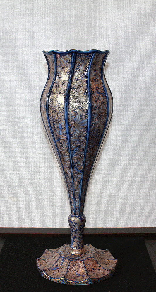 26397	葉山有樹	  金彩美瑠菊花文　Ornamental　Vase（個展出品同手作）　HAYAMA　Yuki