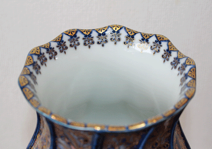 26397	葉山有樹	  金彩美瑠菊花文　Ornamental　Vase（個展出品同手作）　HAYAMA　Yuki