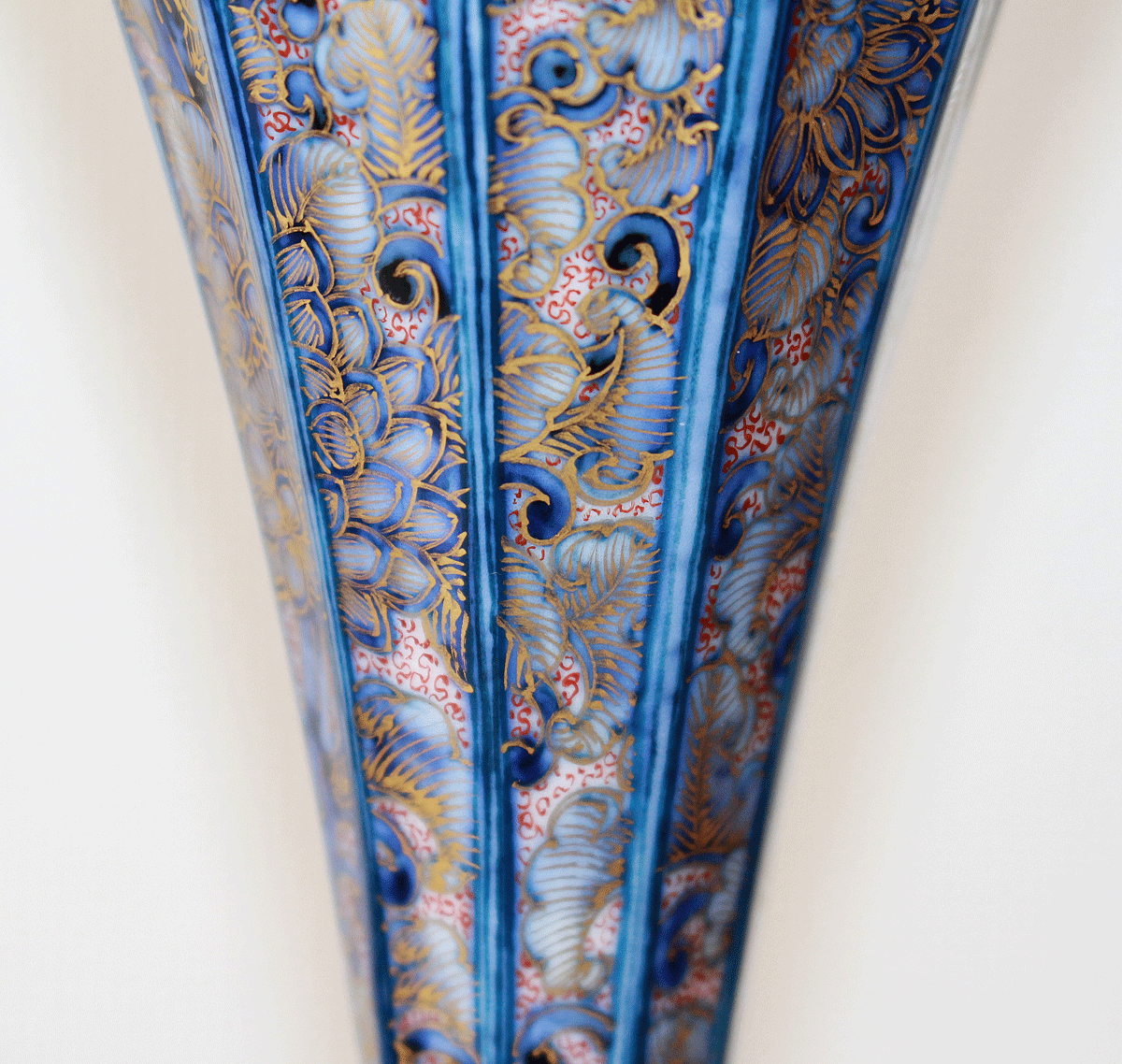 26397	葉山有樹	  金彩美瑠菊花文　Ornamental　Vase（個展出品同手作）　HAYAMA　Yuki