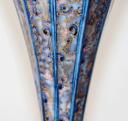 26397	葉山有樹	  金彩美瑠菊花文　Ornamental　Vase（個展出品同手作）　HAYAMA　Yuki