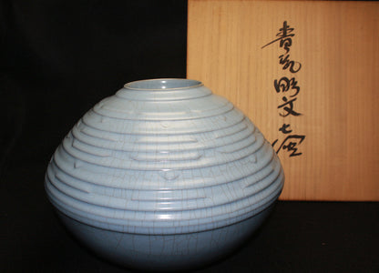 25676 Living National Treasure NAKAJIMA Hiroshi (blue porcelain carved design jar) NAKAJIMA Hiroshi