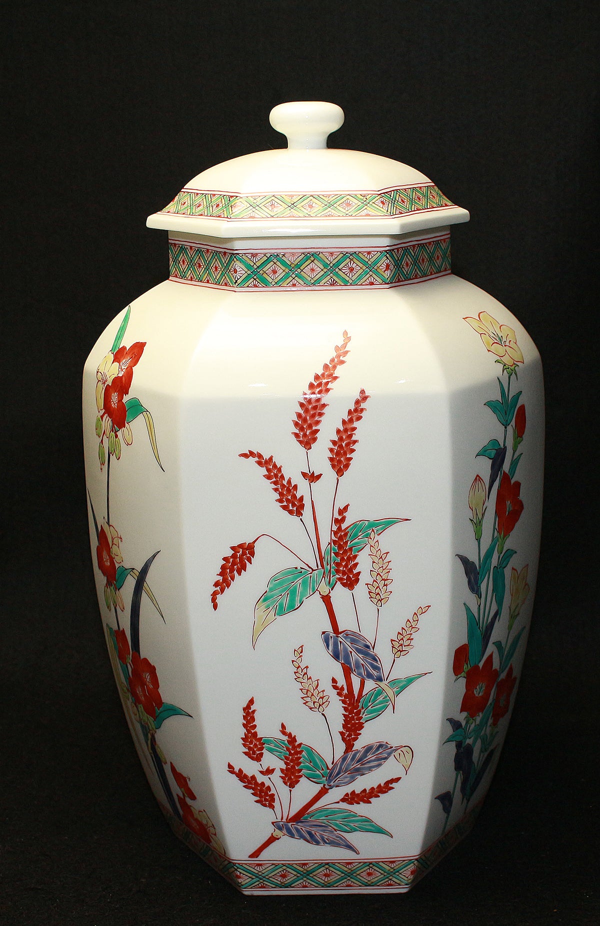 25303 14th generation Sakaida Kakiemon (Muddy hand flower pattern vase) 