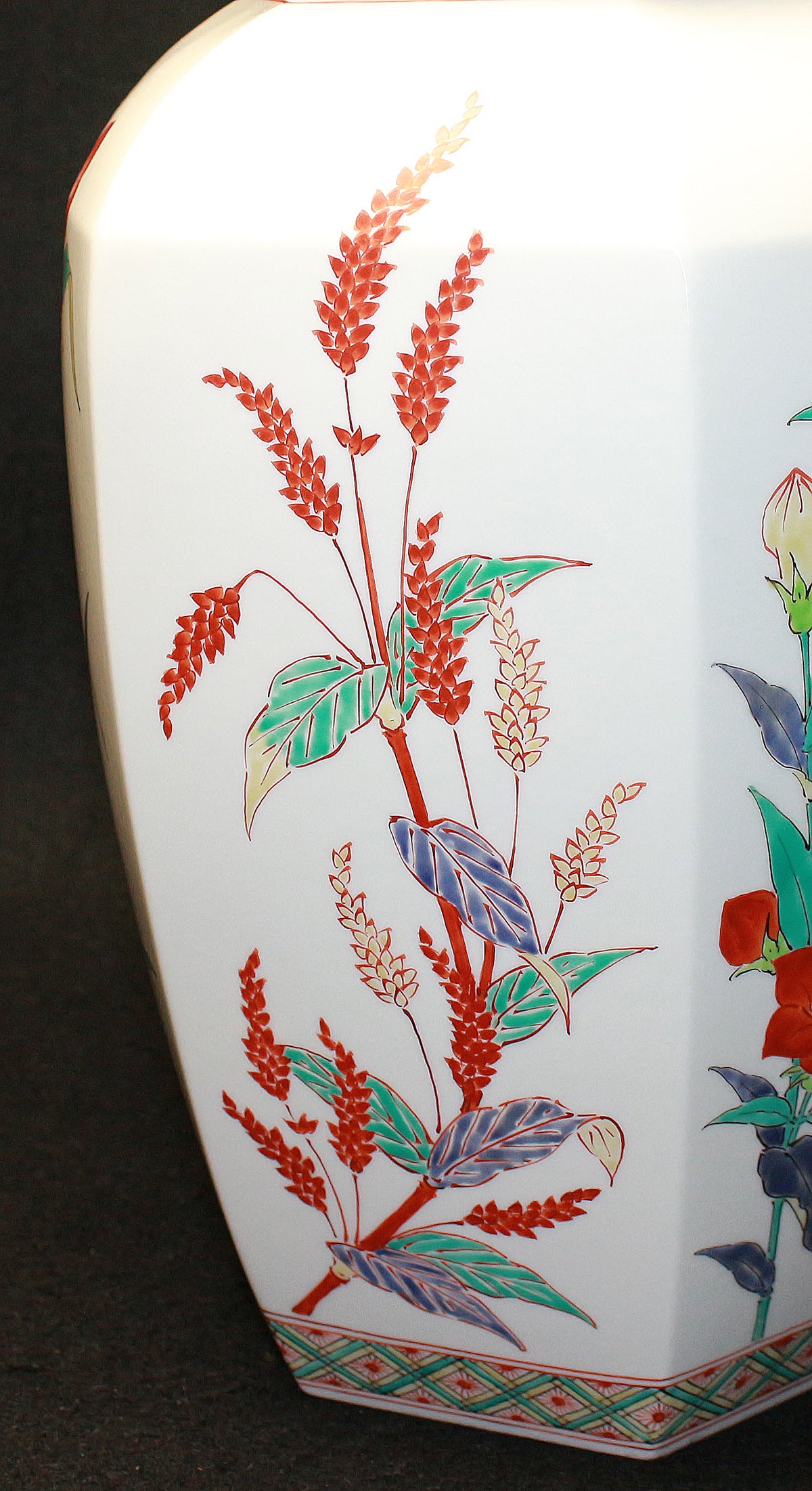 25303 14th generation Sakaida Kakiemon (Muddy hand flower pattern vase) 