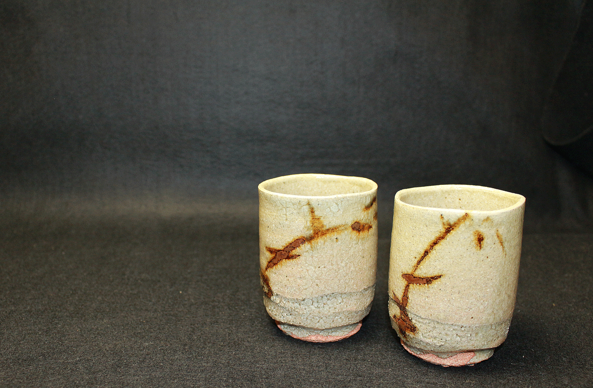 26375 Living National Treasure Shimizu Uichi, Iron-Painted Teacups, Pair ③ SHIMIZU Uichi