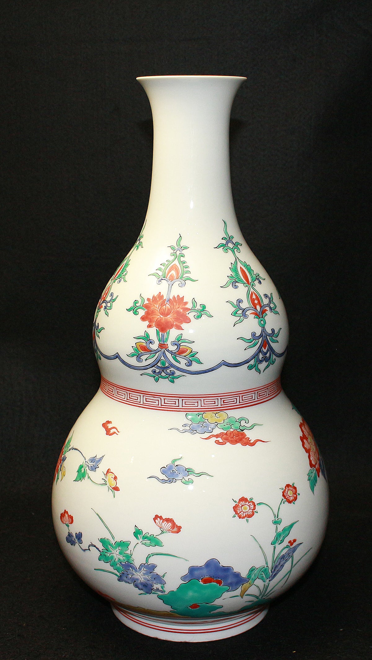 22462 13th generation Sakaida Kakiemon (Muddy hand pampas vase) 