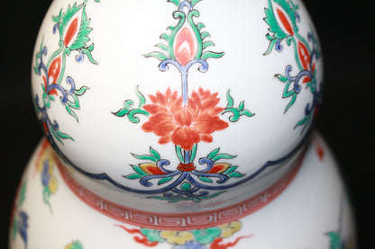 22462 13th generation Sakaida Kakiemon (Muddy hand pampas vase) 