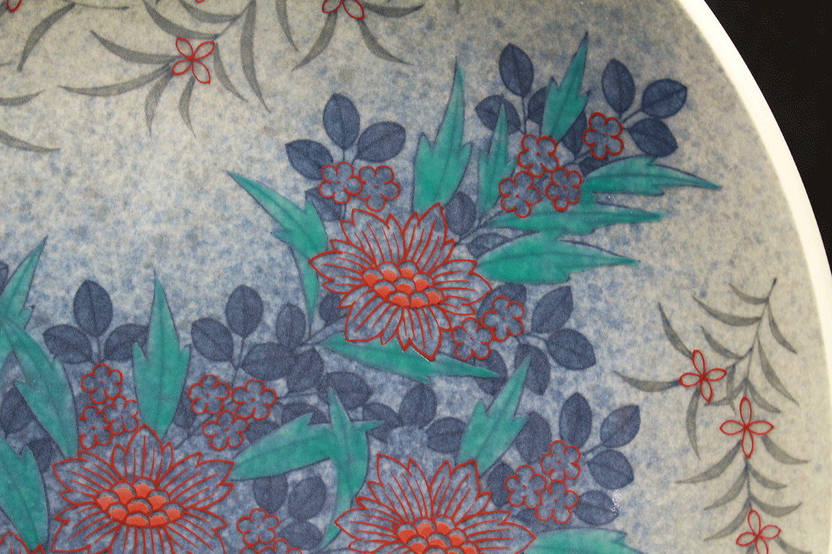 26428　人間国宝　１３代今泉今右衛門	色絵吹重ね草花文額皿（個展出品作品同手作）