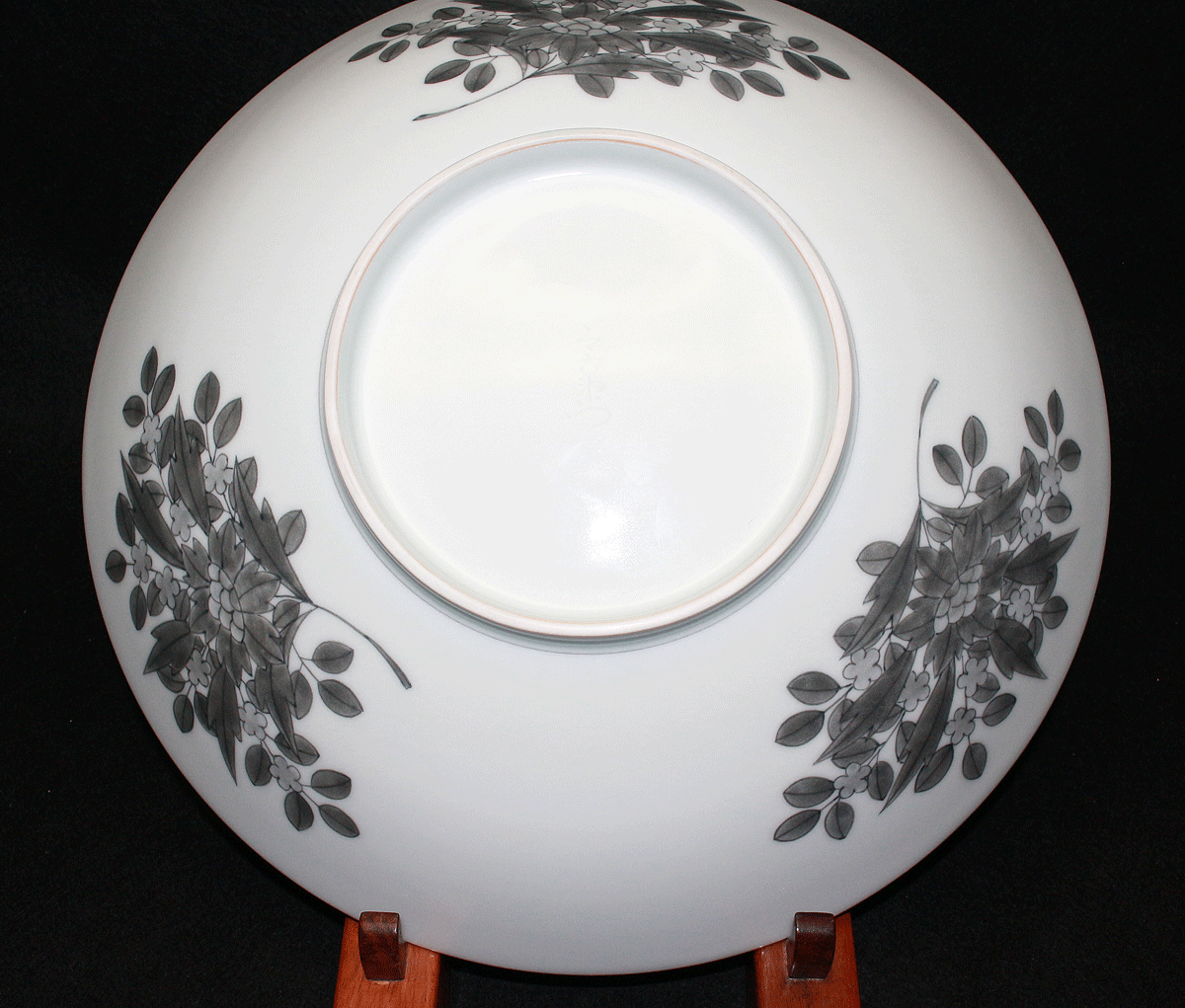 26428　人間国宝　１３代今泉今右衛門	色絵吹重ね草花文額皿（個展出品作品同手作）