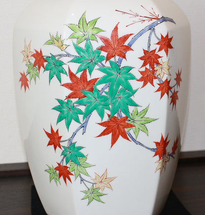 25303 14th generation Sakaida Kakiemon (Muddy hand flower pattern vase) 