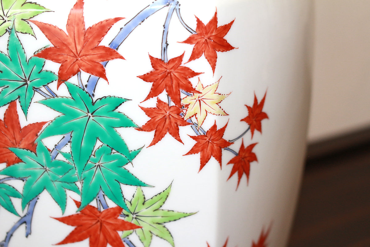 25303 14th generation Sakaida Kakiemon (Muddy hand flower pattern vase) 