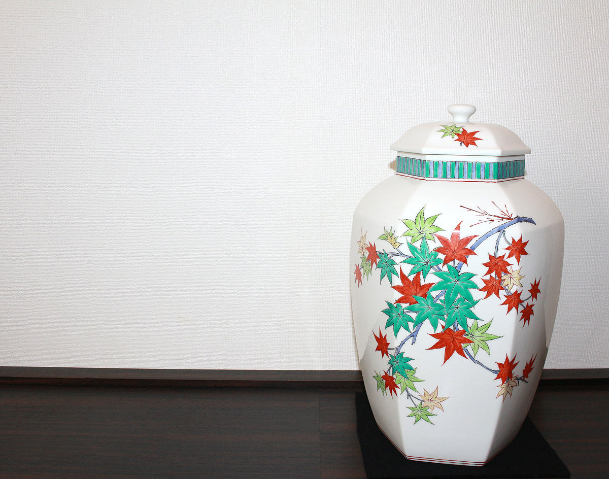 25303 14th generation Sakaida Kakiemon (Muddy hand flower pattern vase) 