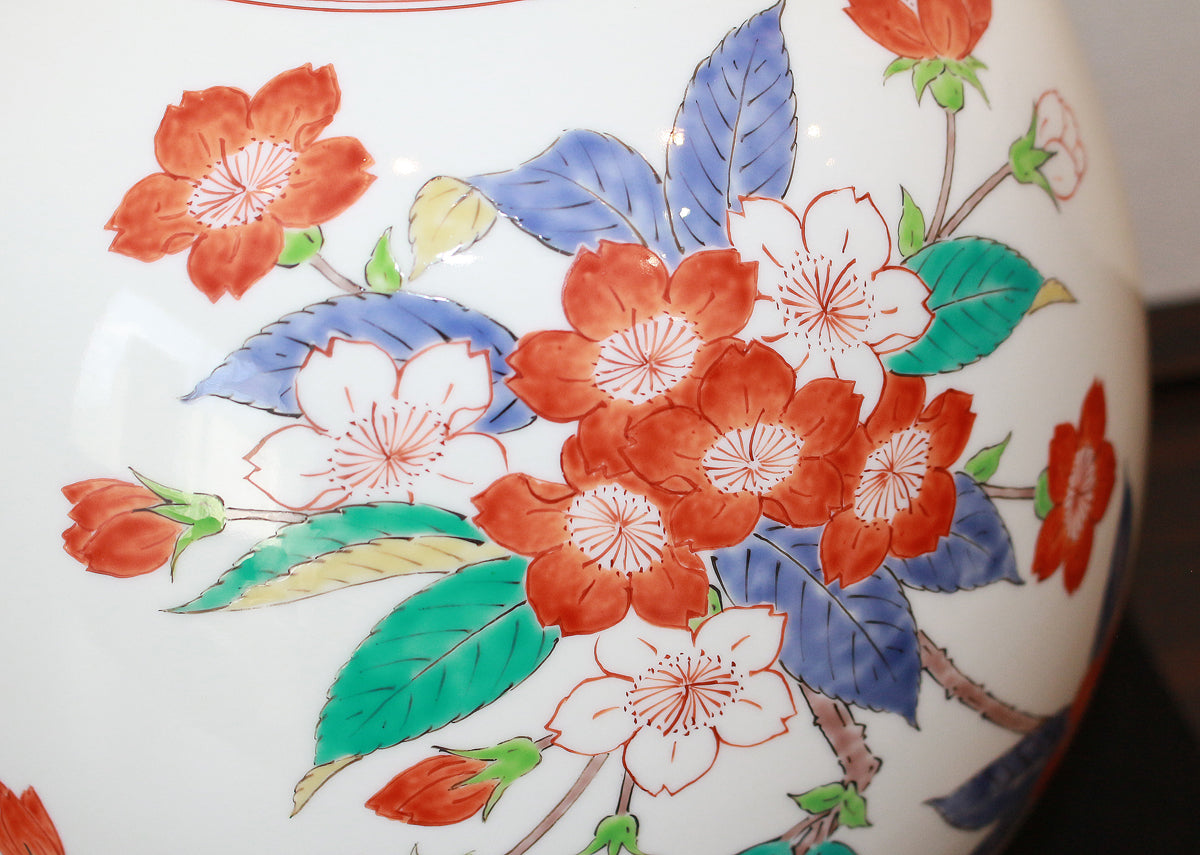 25579 14代酒井田柿右衛門 濁手桜文花瓶 SAKAIDA Kakiemon – アート飛田