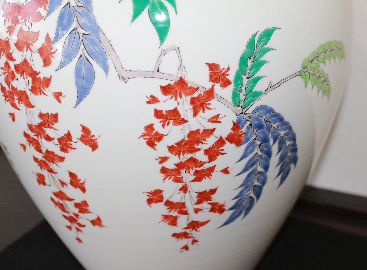 25698 14th generation SAKAIDA Kakiemon (cloudy hand wisteria pattern vase) SAKAIDA Kakiemon