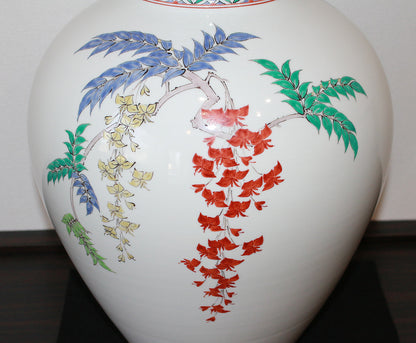 25698  １４代酒井田柿右衛門（濁手藤文花瓶）SAKAIDA Kakiemon