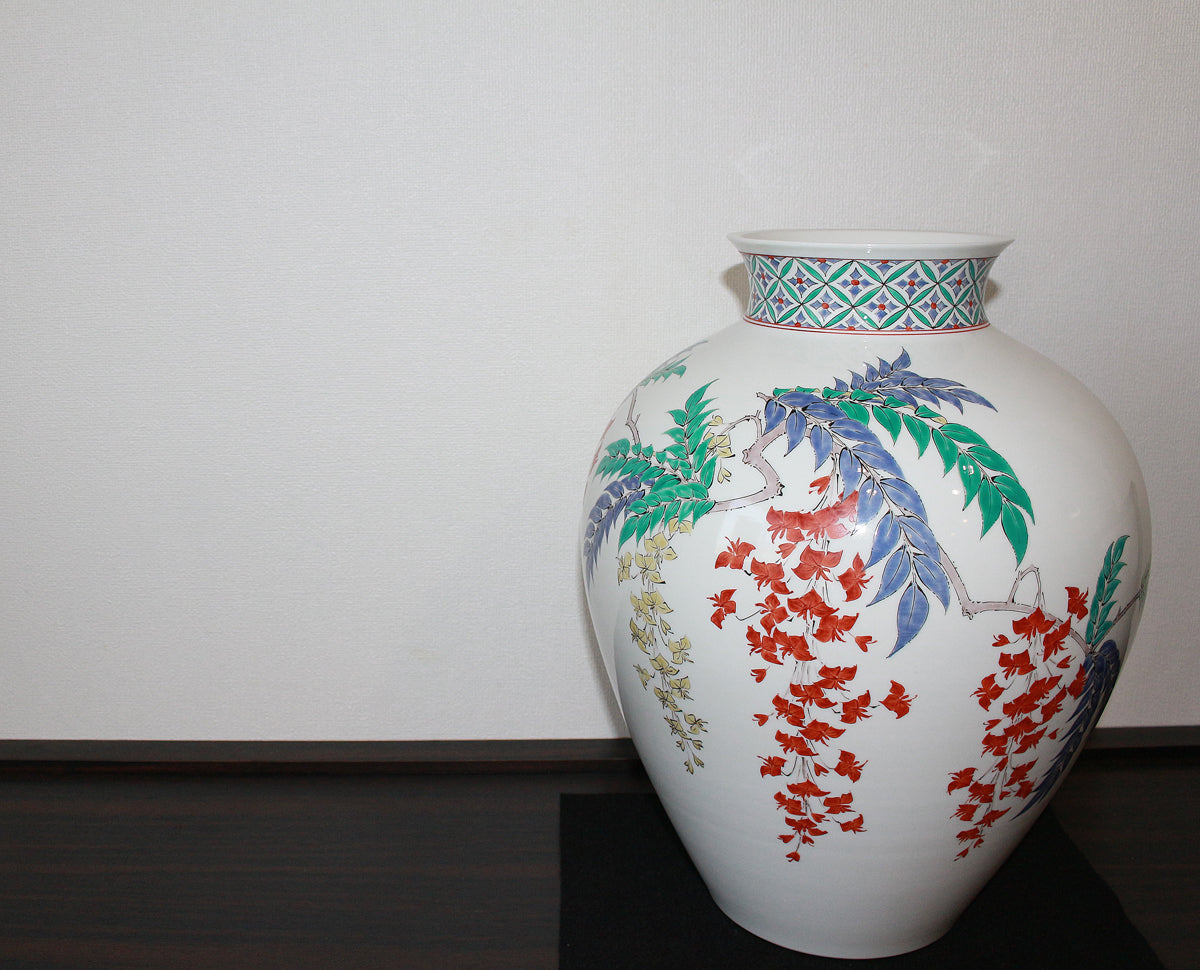 25698 14th generation SAKAIDA Kakiemon (cloudy hand wisteria pattern vase) SAKAIDA Kakiemon