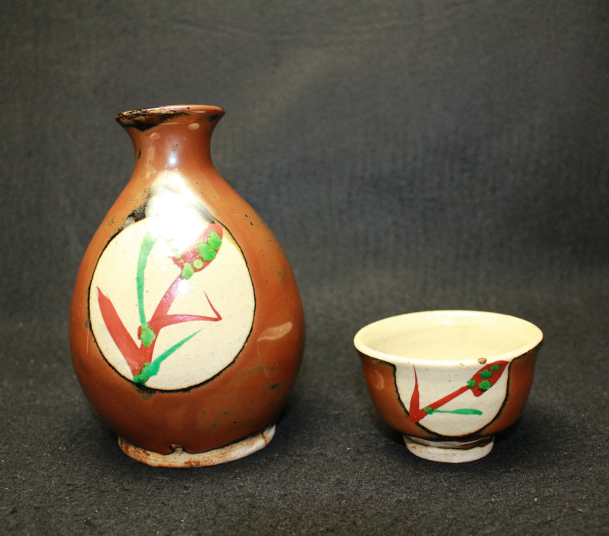 25739 Shoji Hamada (Red-painted round crest sake vessel)