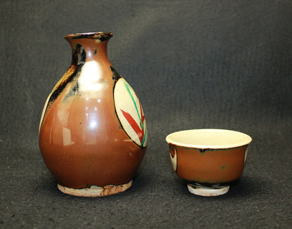 25739 Shoji Hamada (Red-painted round crest sake vessel)