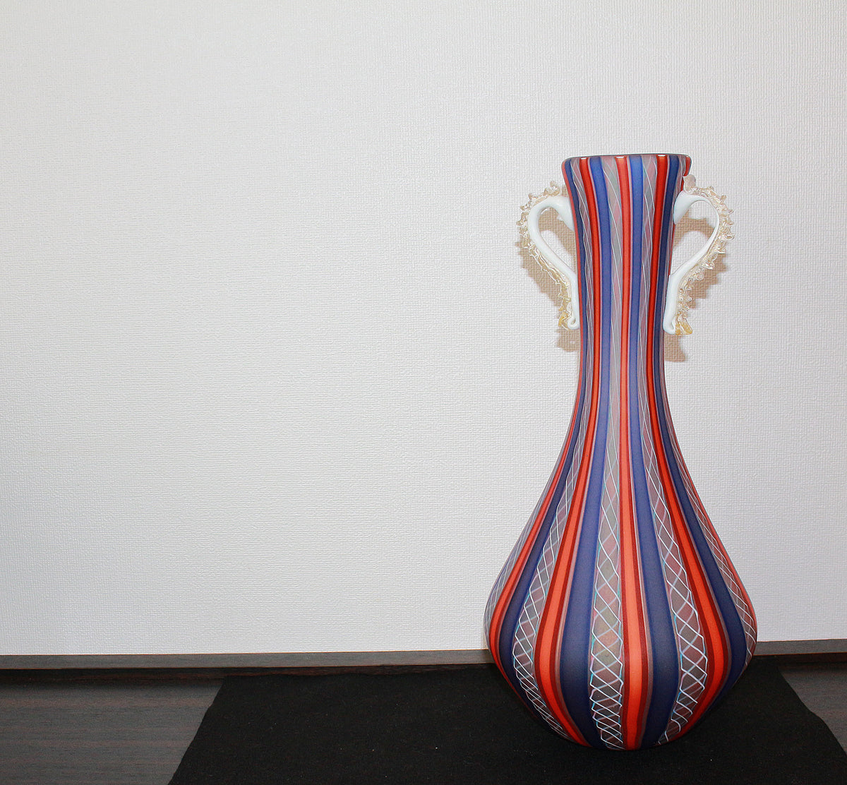 25811 FUJITA Kyohei Hand-blown Venetian vase