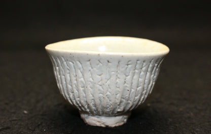 25148 UCHIDA Koichi (Kuchiki-style white porcelain sake cup) 