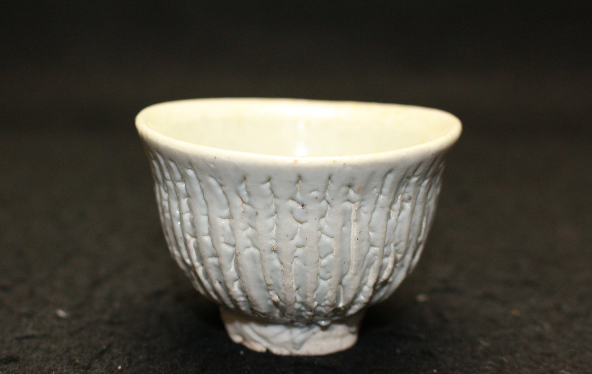 25148 UCHIDA Koichi (Kuchiki-style white porcelain sake cup) 