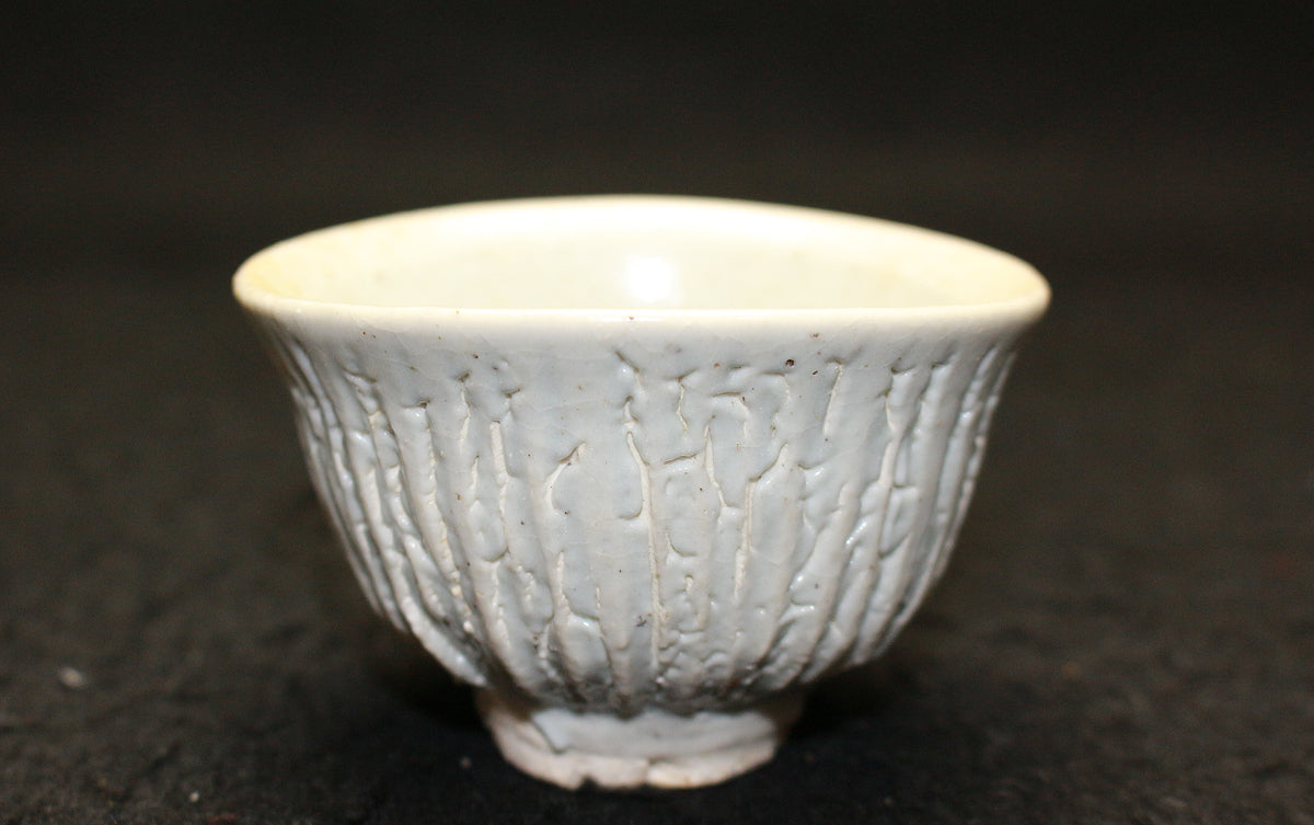 25148 UCHIDA Koichi (Kuchiki-style white porcelain sake cup) 