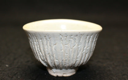 25148 UCHIDA Koichi (Kuchiki-style white porcelain sake cup) 