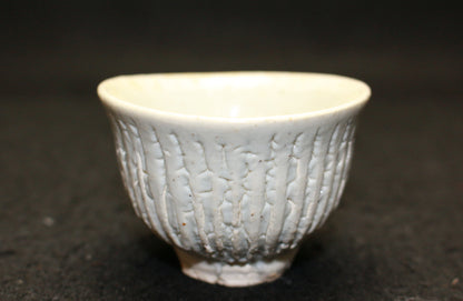 25148 UCHIDA Koichi (Kuchiki-style white porcelain sake cup) 